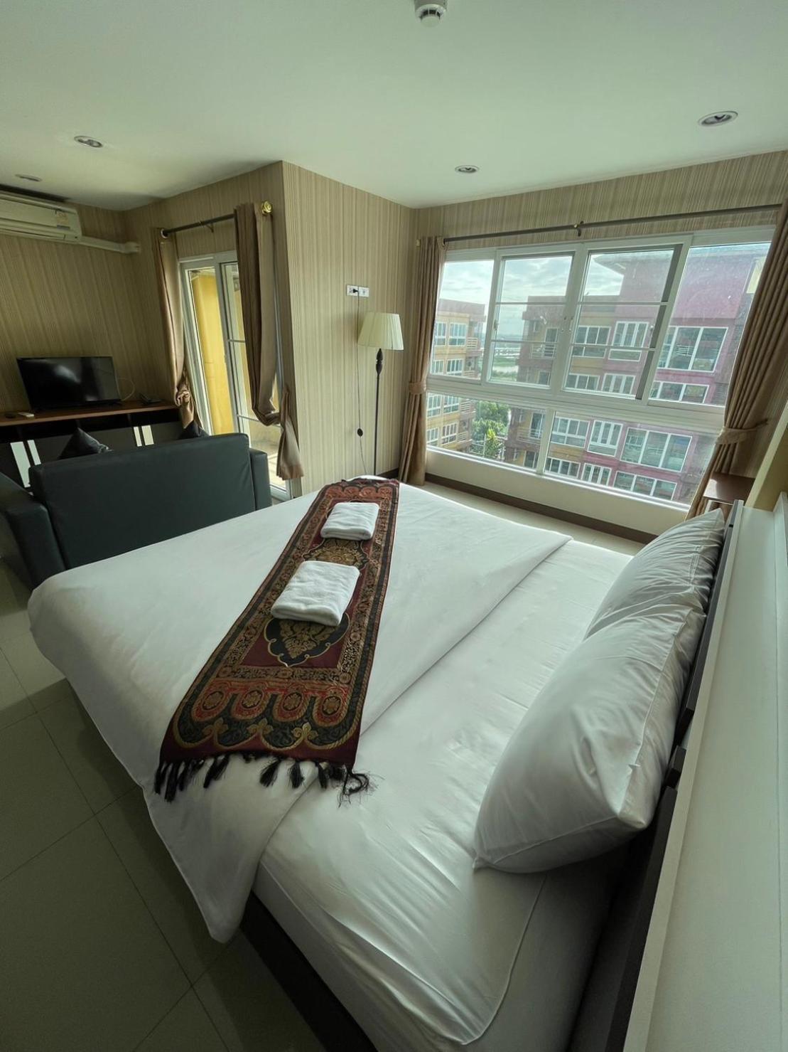 H2Do Hotel Ban Khlong Sanam Phli Bagian luar foto